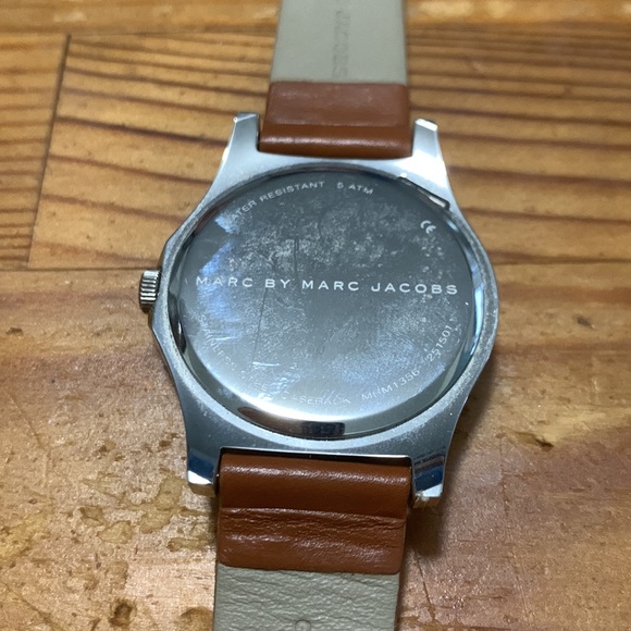 MARC BY MARC JACOBS White Dial Light Brown Leather Strap Ladies Watch MBM1373 - Picture 9 of 9
